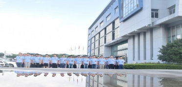 軍訓(xùn)，將我們擰成一股繩